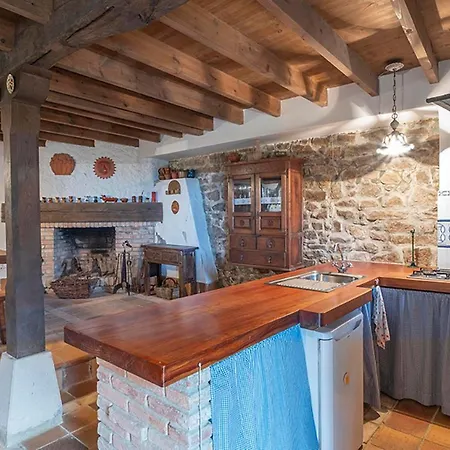 Casa Rural El Tresmayu. Casona Con Jardin,