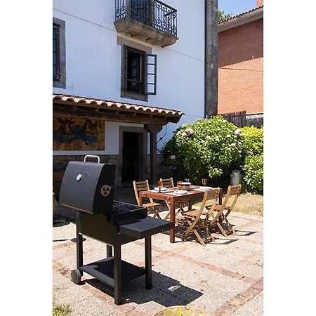 Hébergement de vacances Casa Rural El Tresmayu. Casona Con Jardin,