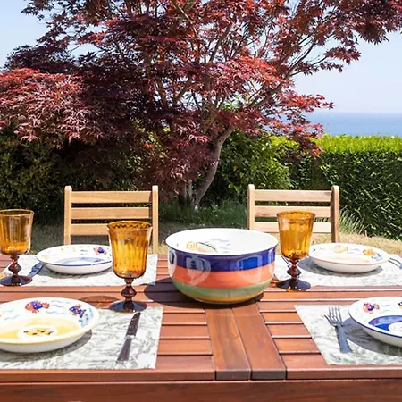 Hébergement de vacances Casa Rural El Tresmayu. Casona Con Jardin, *